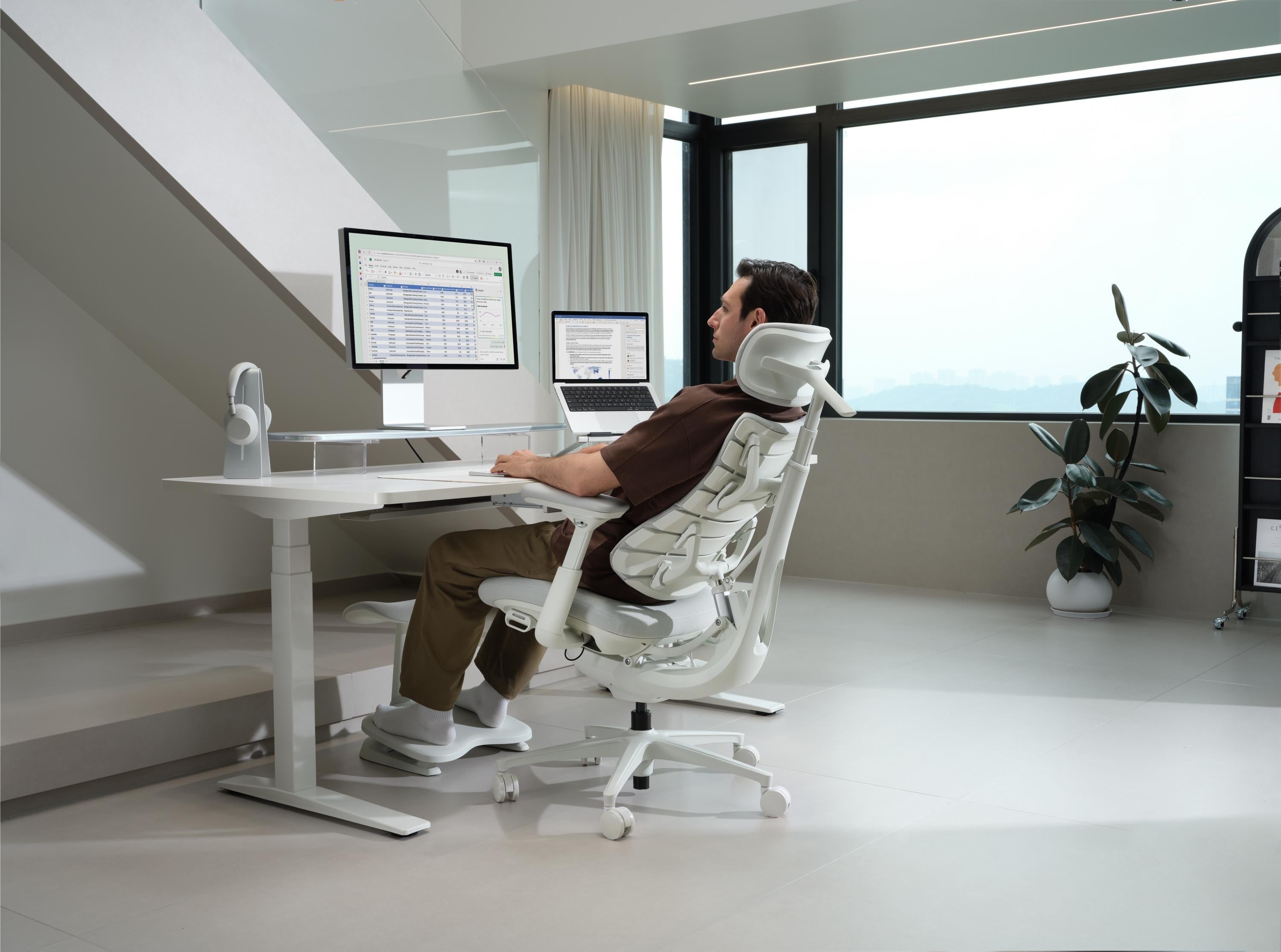 How Hybrid Work Is Changing the Way We Sit — And Why Ergonomic Science Matters More Than Ever